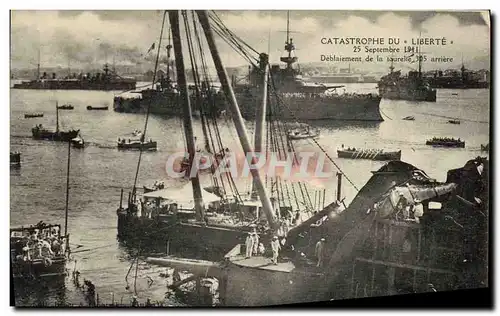 Cartes postales Bateau Catastrophe du Liberte Toulon Deblaiement de la tourelle