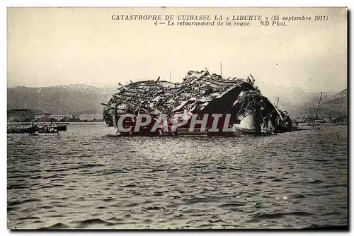 Cartes postales Bateau Catastrophe du Liberte Toulon Le retournement de la coque