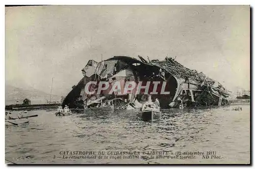 Ansichtskarte AK Bateau Catastrophe du Liberte Toulon le retournement de la coque