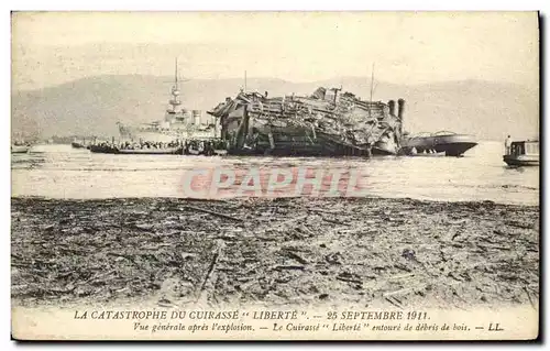 Cartes postales Bateau Catastrophe du Liberte Vue generale apres l explosion