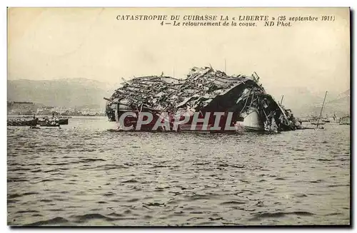 Ansichtskarte AK Bateau Catastrophe du Liberte Toulon Le retournement de la coque