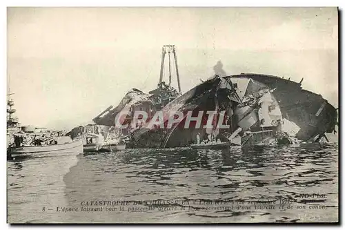 Cartes postales Bateau Catastrophe du Liberte Toulon L epave laissant voir une passerelle