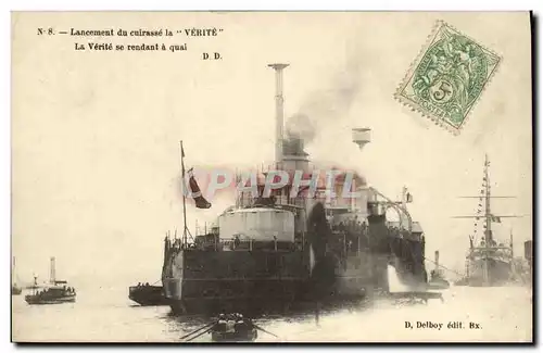 Ansichtskarte AK Bateau Guerre lancement du cuirasse Verite La verite se rendant a quai