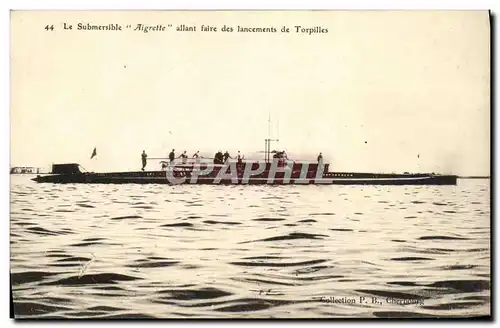 Cartes postales Bateau Guerre Le submersible Aigrette allant faire des lancements de torpilles Sous marin