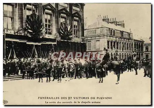 Cartes postales Bateau Guerre Catastrophe du Pluviose La sortie des cercueils de la chapelle ardente