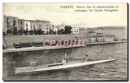 Ansichtskarte AK Bateau Guerre Taranto Nuovo tipo di sommergibile al passagio del Canale Navigabile Sous marin