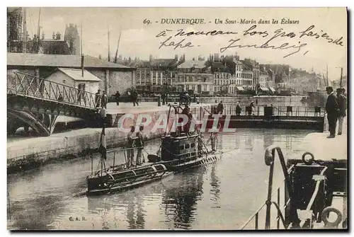 Ansichtskarte AK Bateau Guerre Dunkerque Un sous marin dans les ecluses