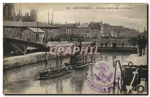 Ansichtskarte AK Bateau Guerre Dunkerque Un sous marin dans les ecluses