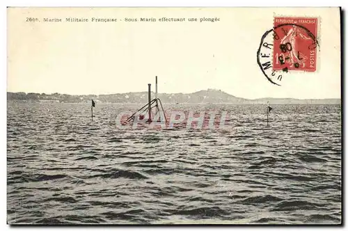 Cartes postales Bateau Guerre Sous marin effectuant une plongee