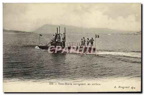 Cartes postales Bateau Guerre Sous marin naviguant en surface