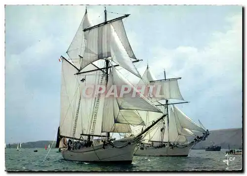 Cartes postales moderne Bateau L etoile et la Belle Poule voguant toutes voiles au vent