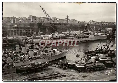 Cartes postales moderne Bateau Croiseur Ecole Jeanne d arc a l arsenal