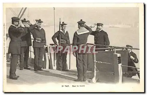 Cartes postales Bateau Guerre ur le bord Marins