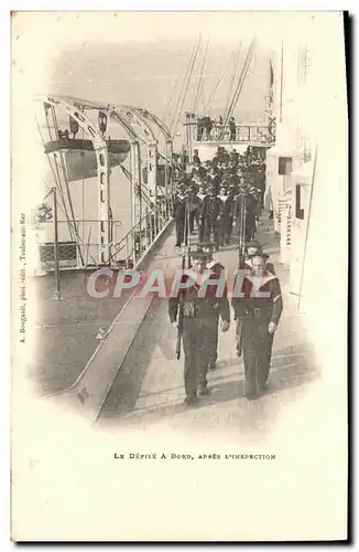 Cartes postales Bateau Guerre Le defile a bord apres l inspection