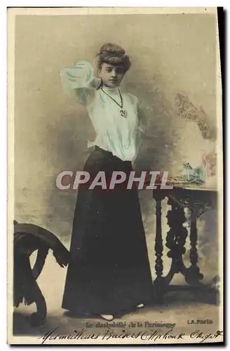 Cartes postales Fantaisie Femme Le desabille de la parisienne