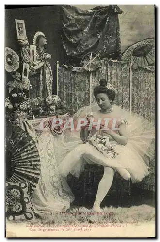 Cartes postales Fantaisie Femme Danseuse dans sa loge