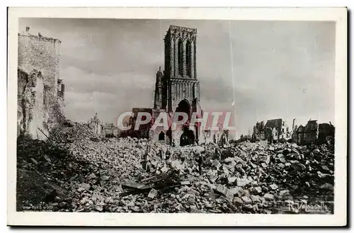 Ansichtskarte AK Caen Juin Juillet L Eglise Saint Jean et sa tour penchee dans un desert de ruines Militaria