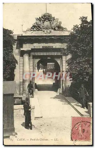 Ansichtskarte AK Caen Porte du Chateau Soldats Militaria