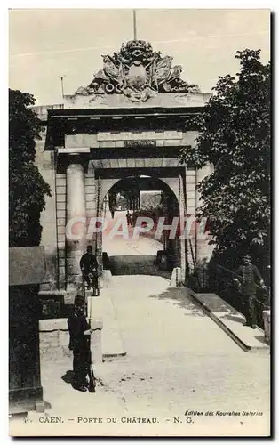 Ansichtskarte AK Caen Porte du Chateau Militaria Soldats