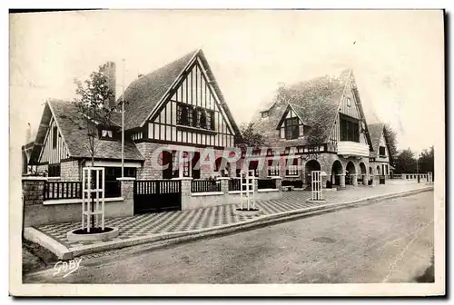 Cartes postales Franceville Plage La Mairie et les Ecoles