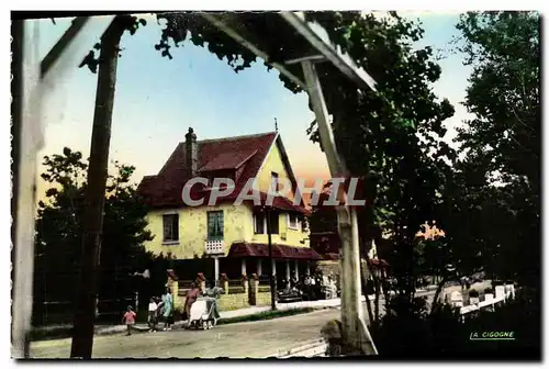 Cartes postales moderne Franceville L avenue de Paris et la Fileuse