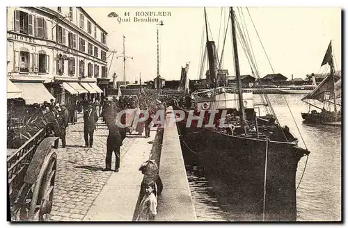 Ansichtskarte AK Honfleur Le Quai Beaulieu Bateau