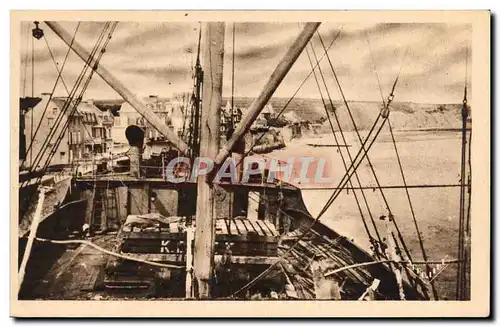 Cartes postales Arromanches les Bains Le Port de la Liberation Vue sur le Komet echoue Bateau Militaria