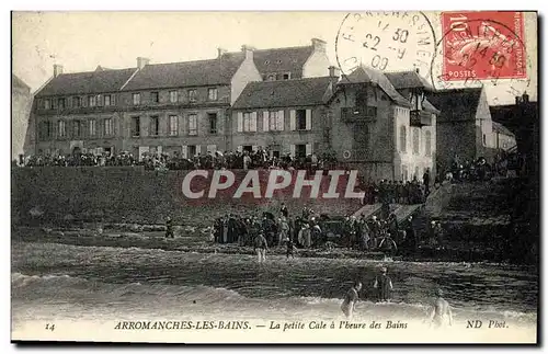 Ansichtskarte AK Arromanches les Bains La Petite Cale a l Heure des Bains