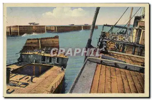 Cartes postales Arromanches Port de la liberation Bateaux echoues et digue du port de debarquement Militaria