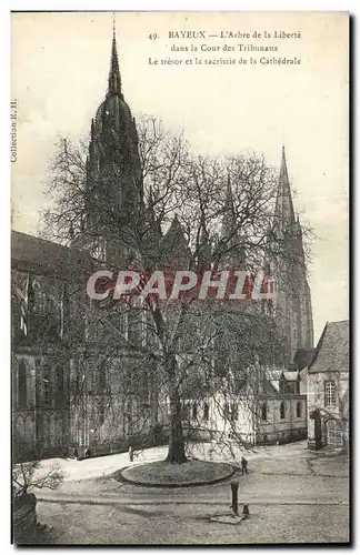 Ansichtskarte AK Bayeux L Arbre de la Liberte dans la Cour des Tribunaux