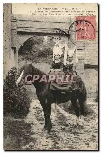 Cartes postales La Normandie Etudes de Costume et de Coiffures de Bayeux Deux riches fermieres sur leur bidette
