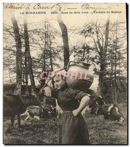 Ansichtskarte AK Bayeux Normandie Gens de Chez Nous Vachere de Bayeux Folklore Paysanne Vaches