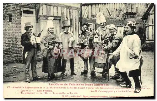 Cartes postales Les Gars de Falaise et leurs lanternes Folklore Costume