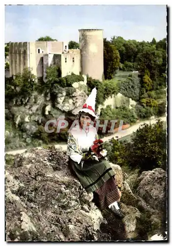 Cartes postales moderne La Falaisienne au pied du Chateau Guillaume le Conquerant Folklore Costume