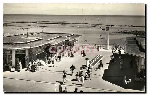 Cartes postales moderne Luc Sur Mer La Descente a la Plage et l horloge