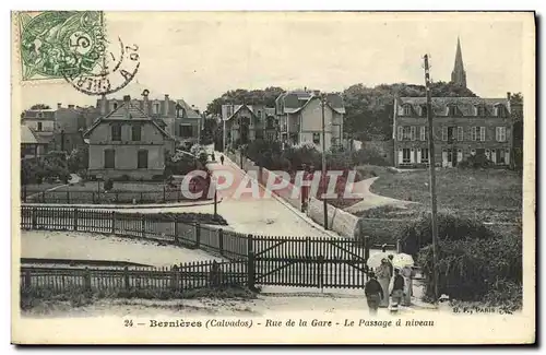 Cartes postales Bernieres rue de la Gare Le Passage d niveau