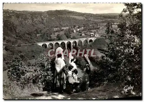 Cartes postales moderne Viaduc et rochers de Parcs a Clecy Cauchoises en visite en Suise Normande Biaudes et Coeffes GRo