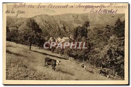 Ansichtskarte AK La Suisse Normande Clecy Vue generale du Pain de Sucre et le Chalet de la Vallee de l Orne Tisci