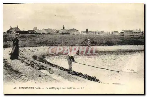 Cartes postales Courseulles Le Nettoyage des huitres