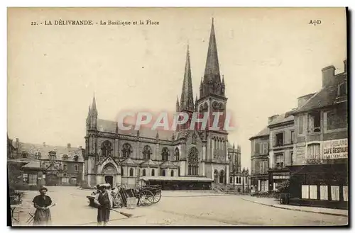 Cartes postales La Delivrande La Basilique et la Place