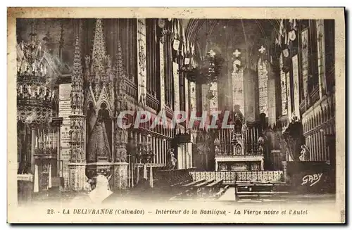 Cartes postales La Delivrande Interieur de la Basilique La vierge noire et l Autel
