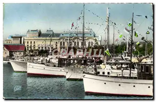 Cartes postales moderne Deauville Le Bassin des Yachts et le Casino de Trouville