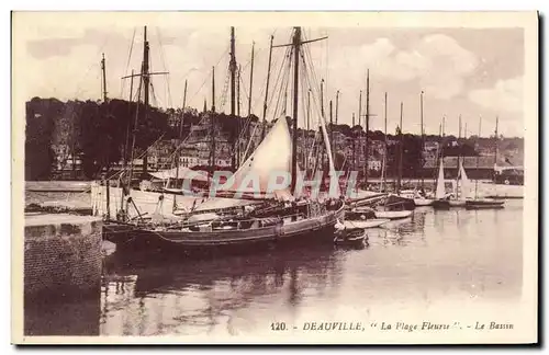 Cartes postales Deauville Plage Fleurie Le Bassin des Yachts Bateaux