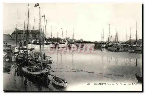 Ansichtskarte AK Deauville Le Bassin Bateaux