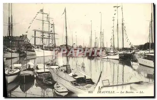 Ansichtskarte AK Deauville Le Bassin Bateaux