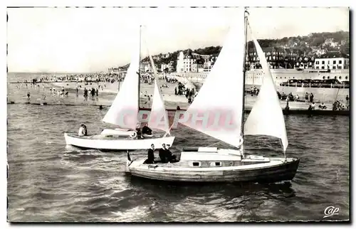 Cartes postales Deauville Plage Fleurie Les Yachts et la Plage Bateaux