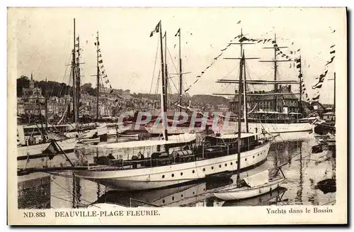 Ansichtskarte AK Deauville Plage Fleurie Yacht dans le Bassin Bateaux