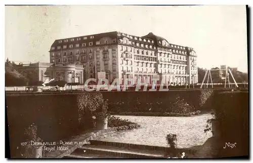 Cartes postales moderne Deauville Plage Fleurie Royal Hotel