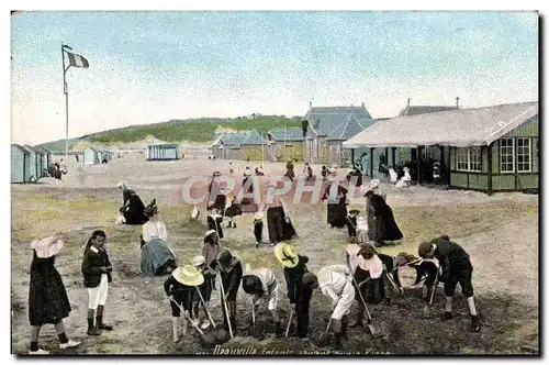 Cartes postales Deauville Enfants jouant sur la plage