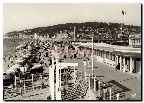 Cartes postales moderne Deauville Plage Fleurie Vue d ensemble sur la Plage et la Ville